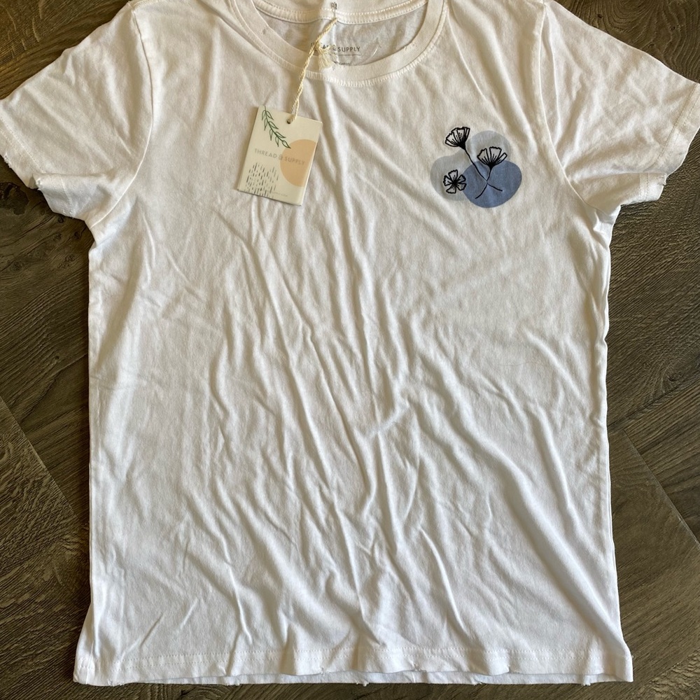 NWT Thread & Supply Tshirt Flower Blossom Detail size Small